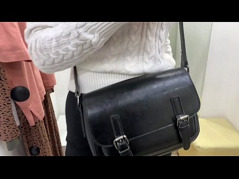 ❤️ فٹنگ روم میں ڈلڈو کے ساتھ نوجوان کتیا فیرل بیری کی عوامی مشت زنی ❤️❌ ہم پر ur.pornoreino-com.ru ﹏